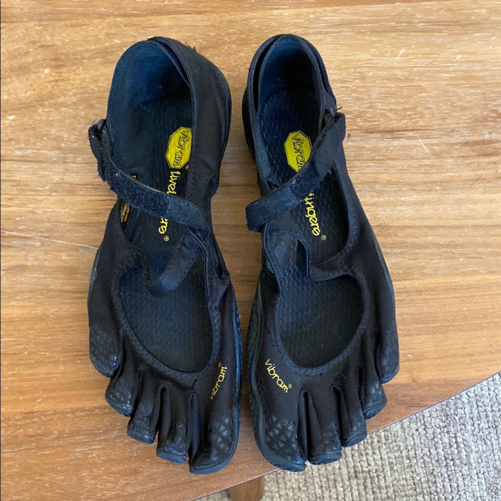 Vibram FiveFingers Black Toe Footwear